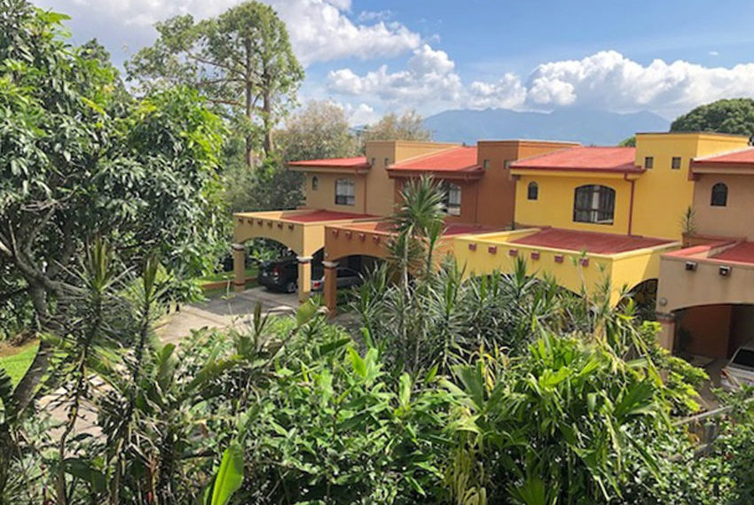 Casa en Condominio Bosques de Isabel en Sabanilla, Montes de Oca