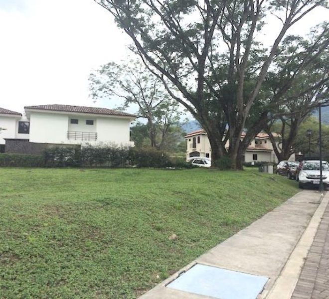 Lote en Condominio de Lujo en Piedades Santa Ana