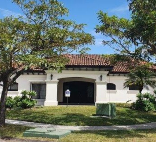 Casa Estilo Colonial De Una Planta En Lindora Santa Ana