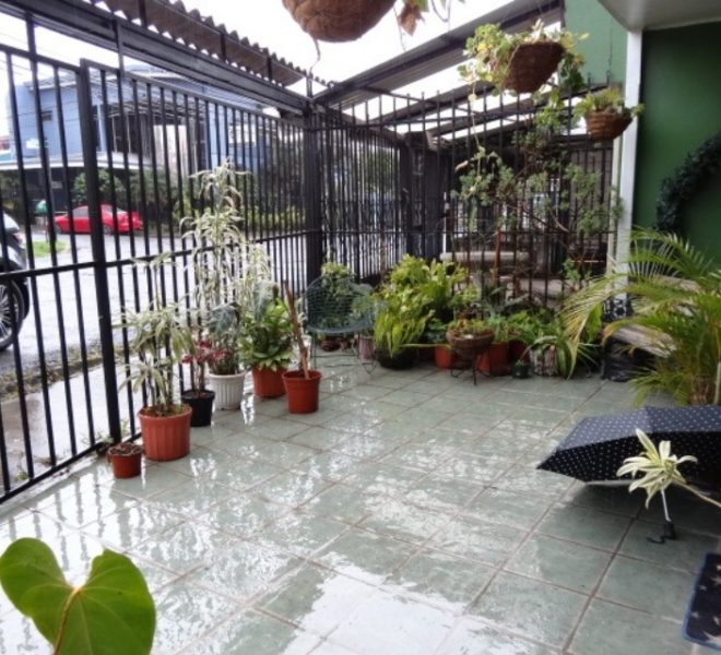 Casa De Dos Plantas en Yoses Sur Zapote