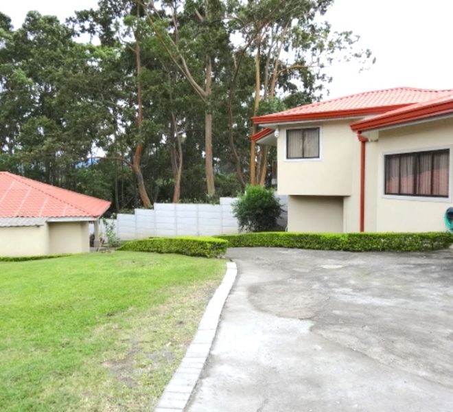 Terreno Con Dos Casas Con Vista Al Bosque En Granadilla Curridabat