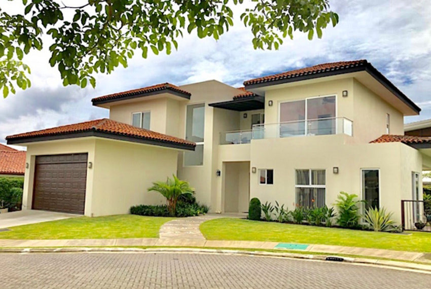 Casa Nueva De Diseño Contemporáneo En Piedades, Santa Ana