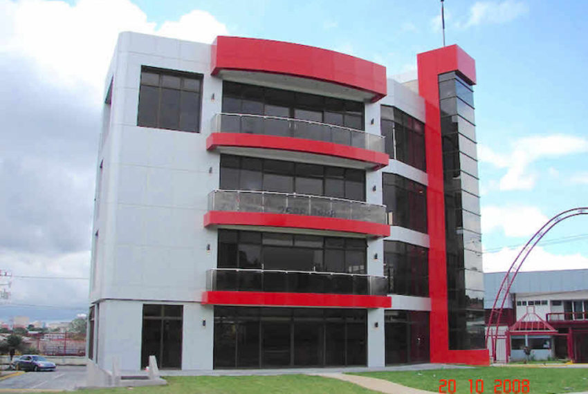 Edificio con 5 Niveles y Diseño Moderno en Zapote, San José