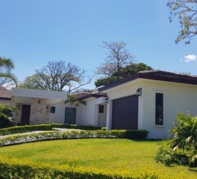 Bella Casa En Hacienda Del Bosque Piedades, Santa Ana