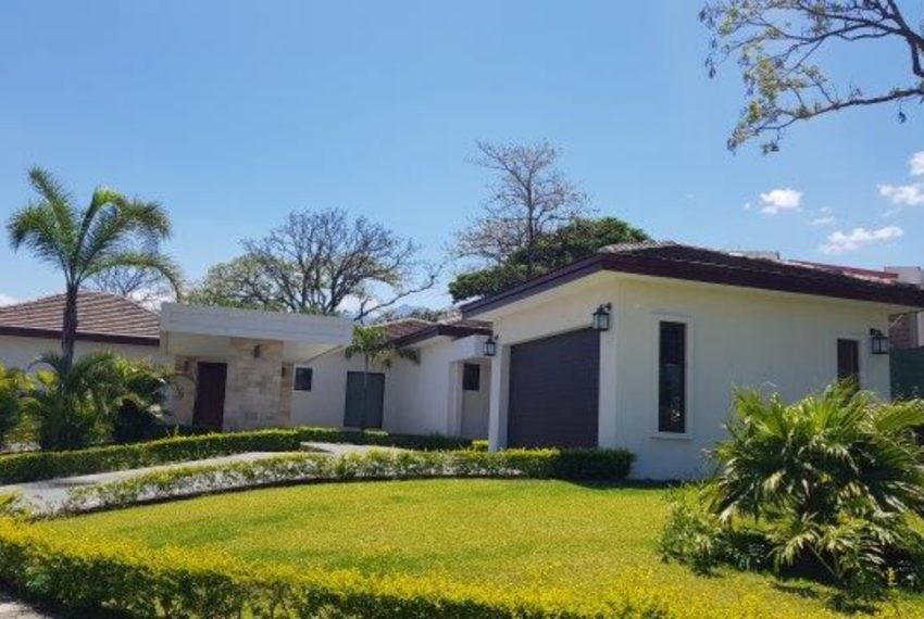 Bella Casa En Hacienda Del Bosque Piedades, Santa Ana