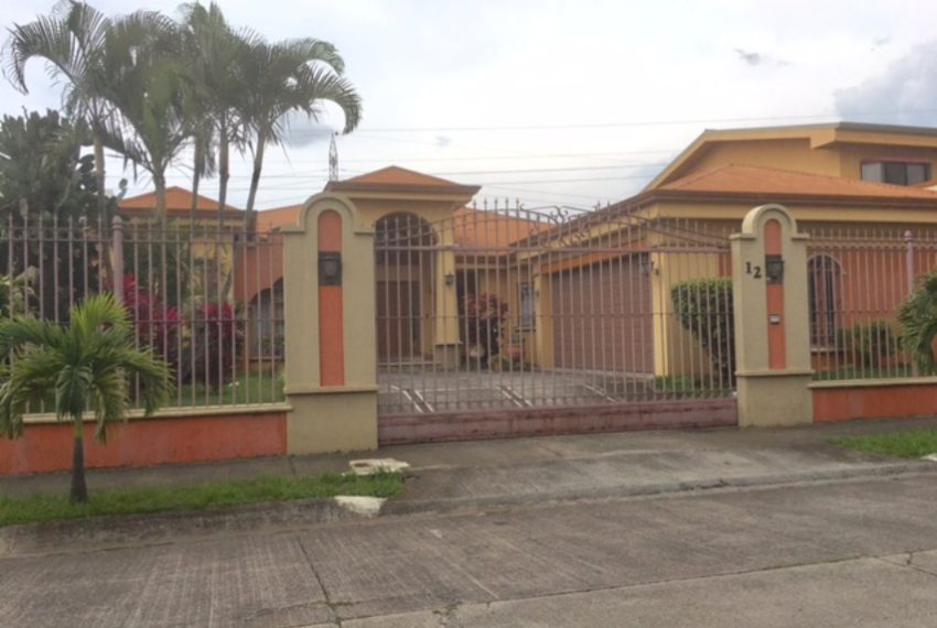 Casa De Una Planta En La Uruca, San José