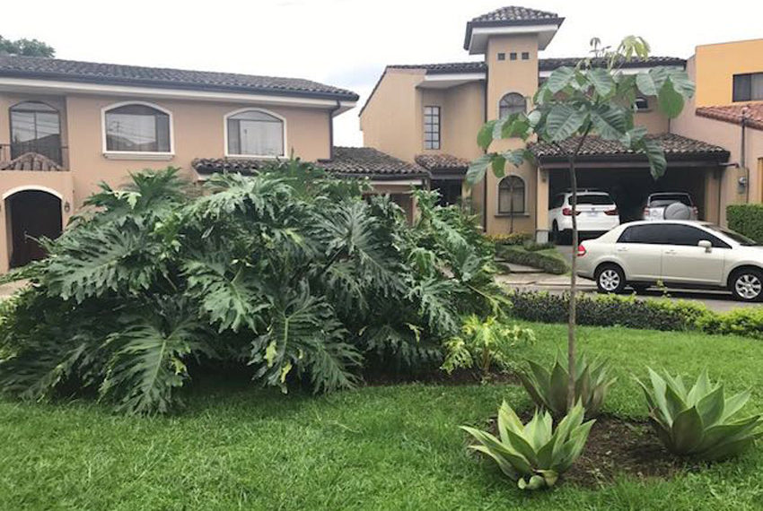 Casa Elegante y Amplia En Granadilla, Curridabat, San José