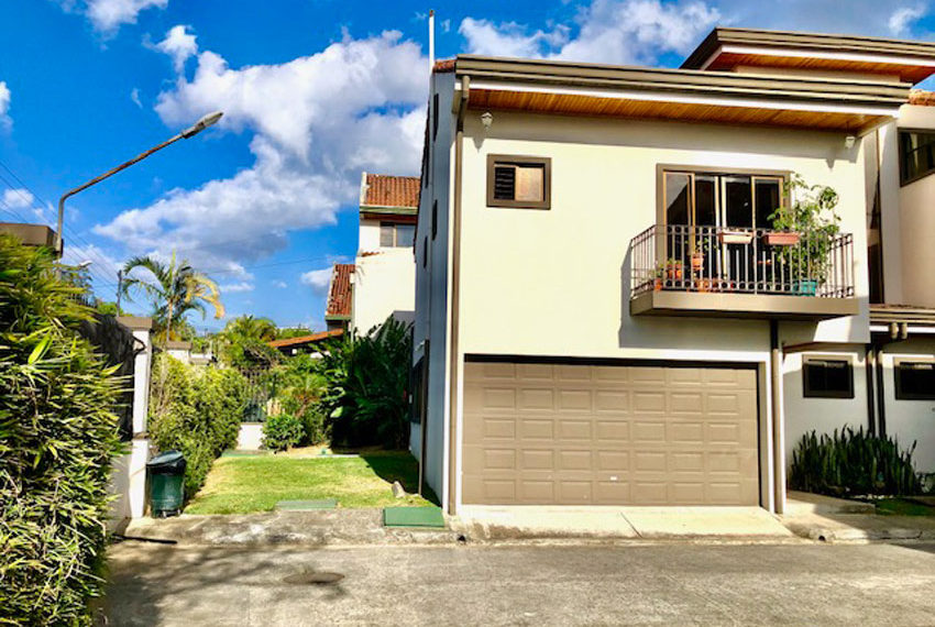 Casa de Tres Niveles en Guayabos, Curridabat, San José