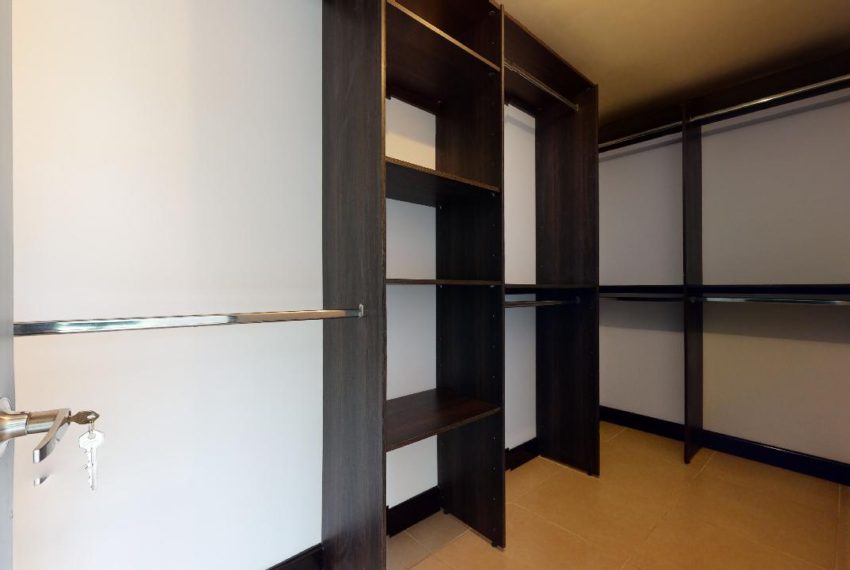 Apartamento-B404-en-Condominio-Villa-Verona-Walk-In-Closet