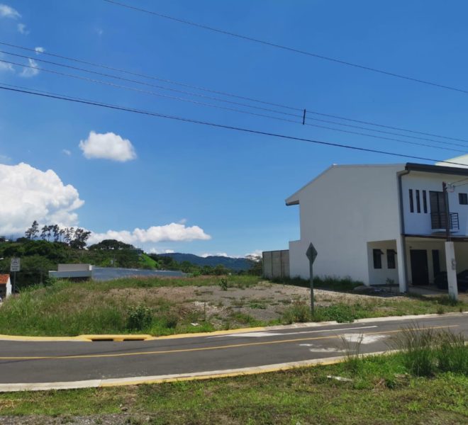 Lote Esquinero Con Vista A Las Montañas En Brasil Santa Ana