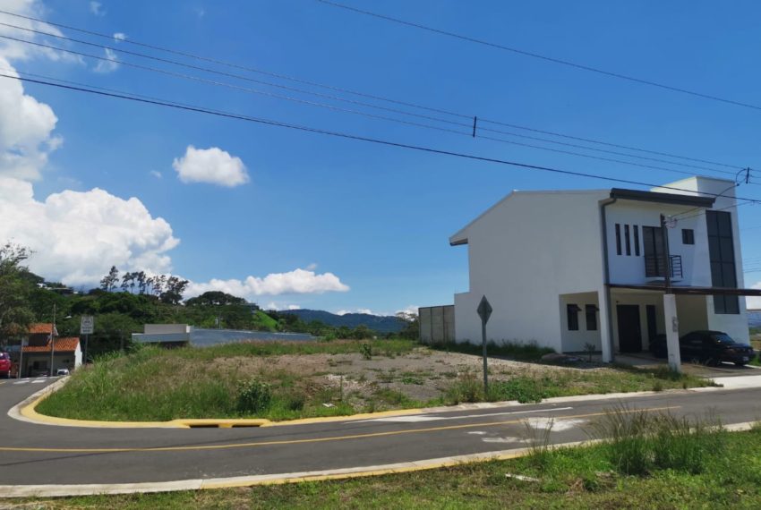 Lote Esquinero Con Vista A Las Montañas En Brasil Santa Ana