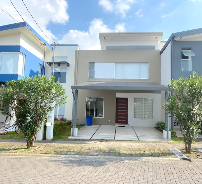 Casa Estilo Contemporáneo En Tres Rios de Cartago