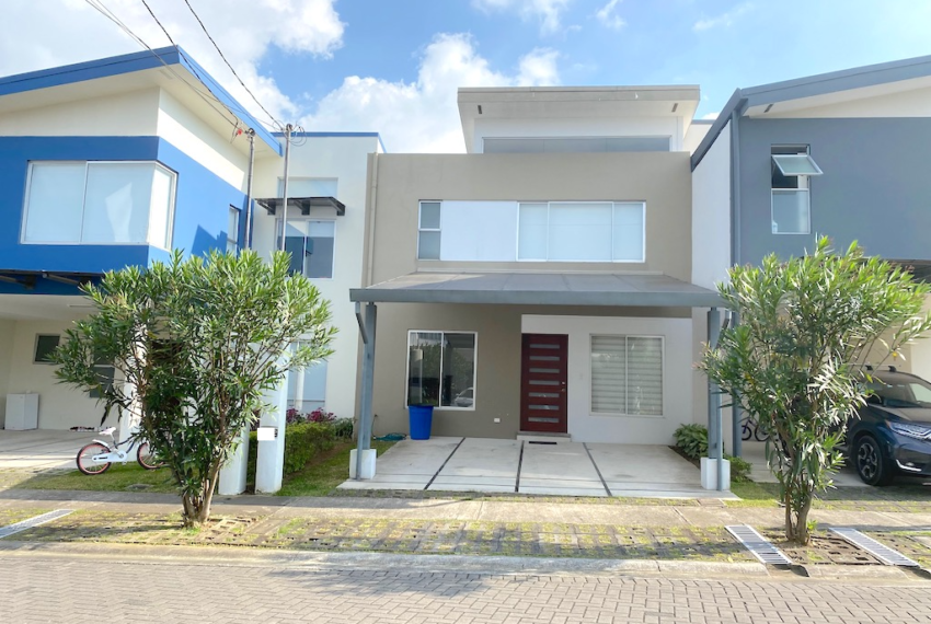 Casa Estilo Contemporáneo En Tres Rios de Cartago