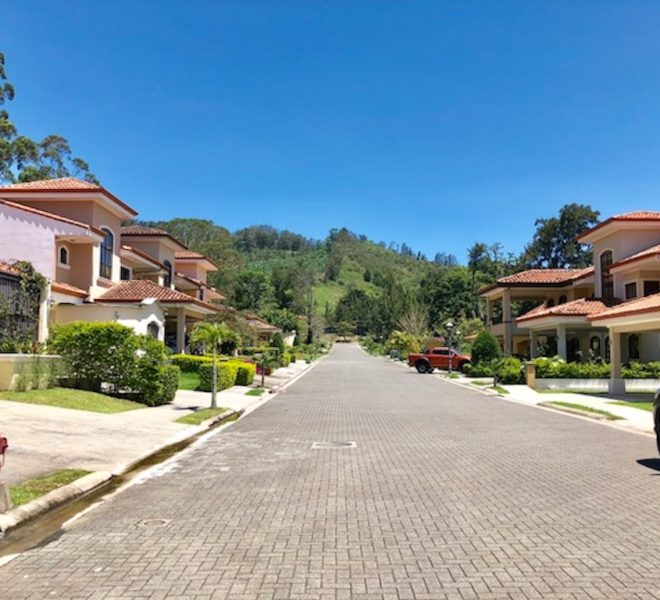 Lote En Condominio Vistas Del Irazú, En El Guarco Cartago.