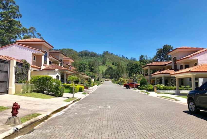 Lote En Condominio Vistas Del Irazú, En El Guarco Cartago.