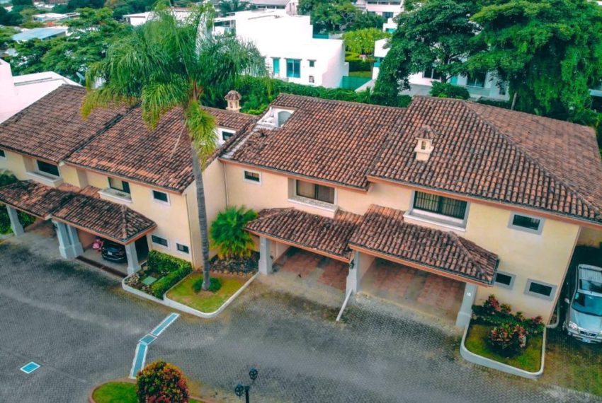 Casa En Condominio de Tres Niveles Super Ubicación En Escazú