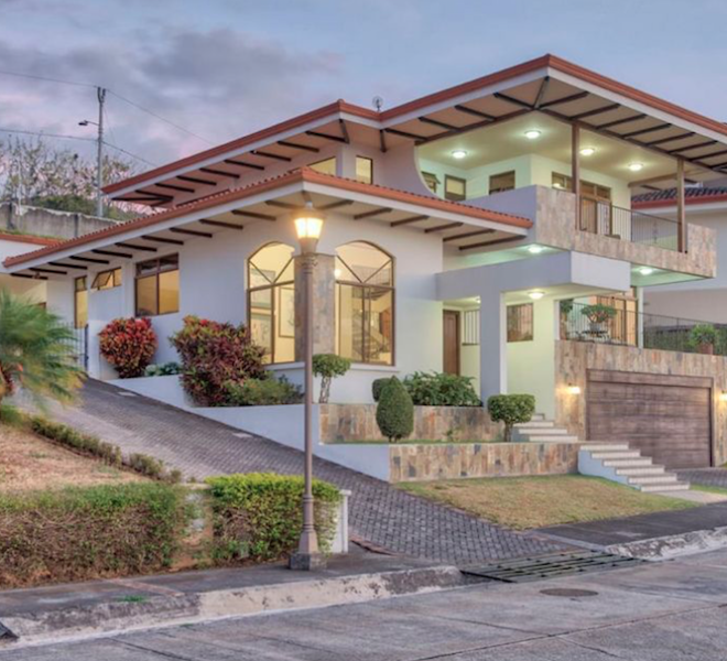 Casa en Condominio con Vistas Panorámicas del Valle de Santa Ana