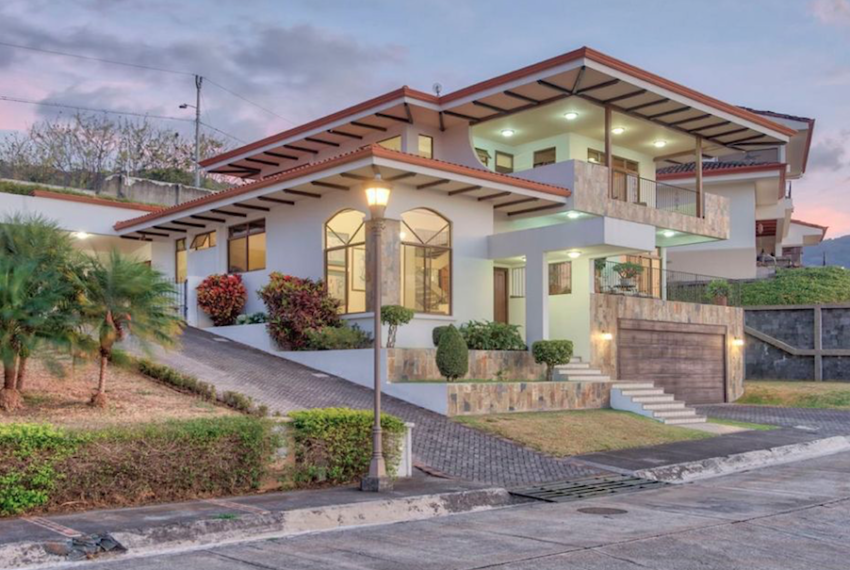 Casa en Condominio con Vistas Panorámicas del Valle de Santa Ana