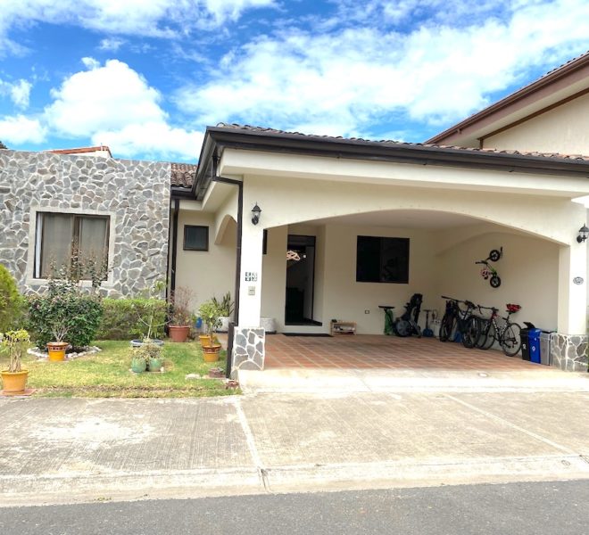 Casa Moderna En Condominio Hacienda En Cartago