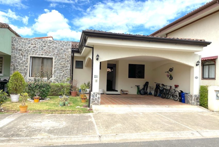 Casa Moderna En Condominio Hacienda En Cartago