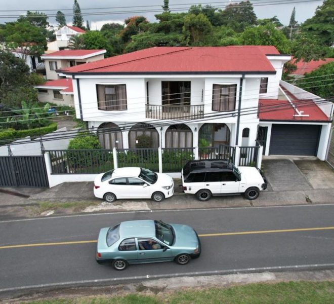 Casa De Tres Niveles En Escazú Ideal Para Hostel