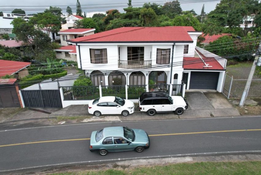 Casa De Tres Niveles En Escazú Ideal Para Hostel