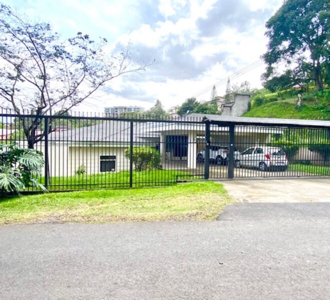 Residencia Una Planta Con Desniveles En San Rafael Escazu