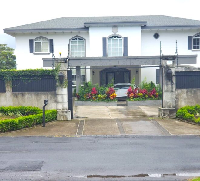 Casa Estilo Sureño En La Caraña Santa Ana