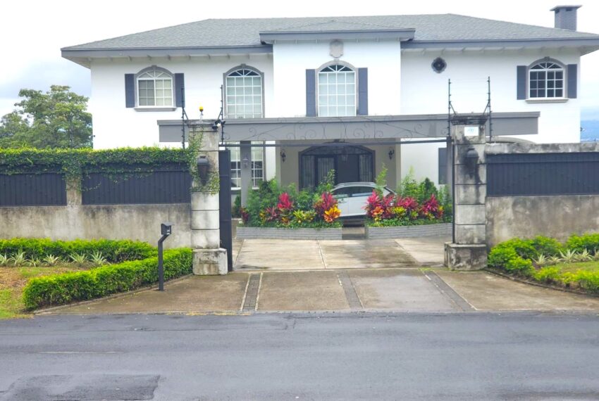 Casa Estilo Sureño En La Caraña Santa Ana